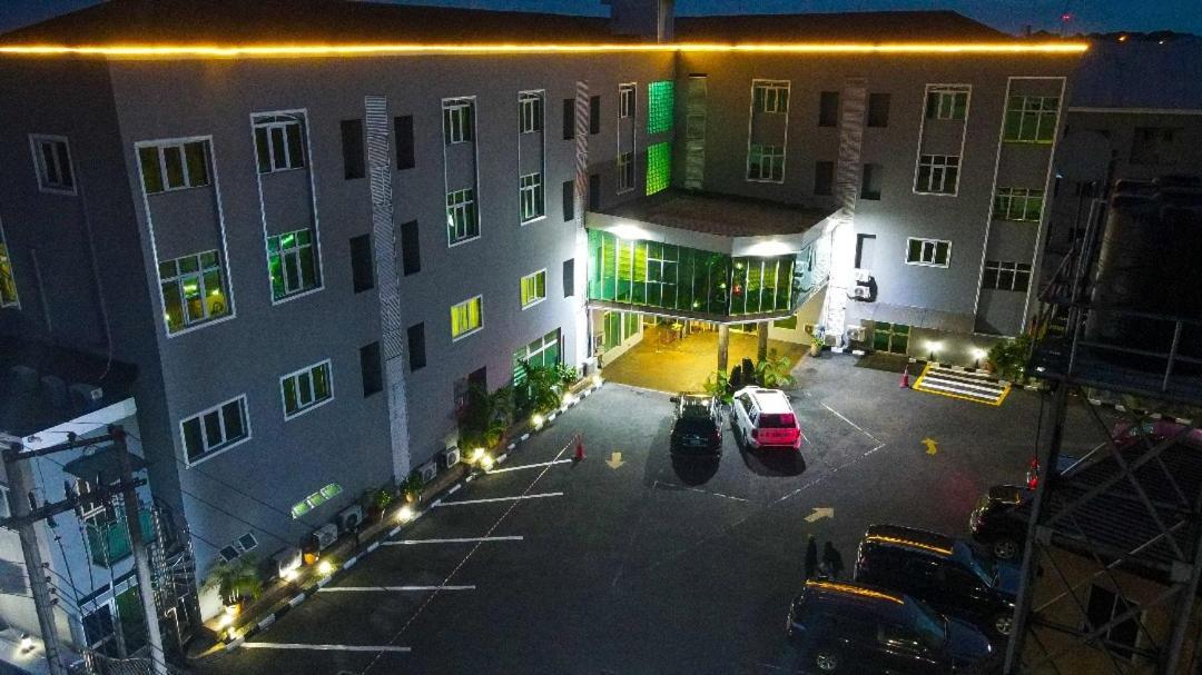 Golden Tulip Hotel- Evergreen ポートハーコート エクステリア 写真